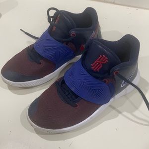 Kyrie basketball shoes 5.5 boys